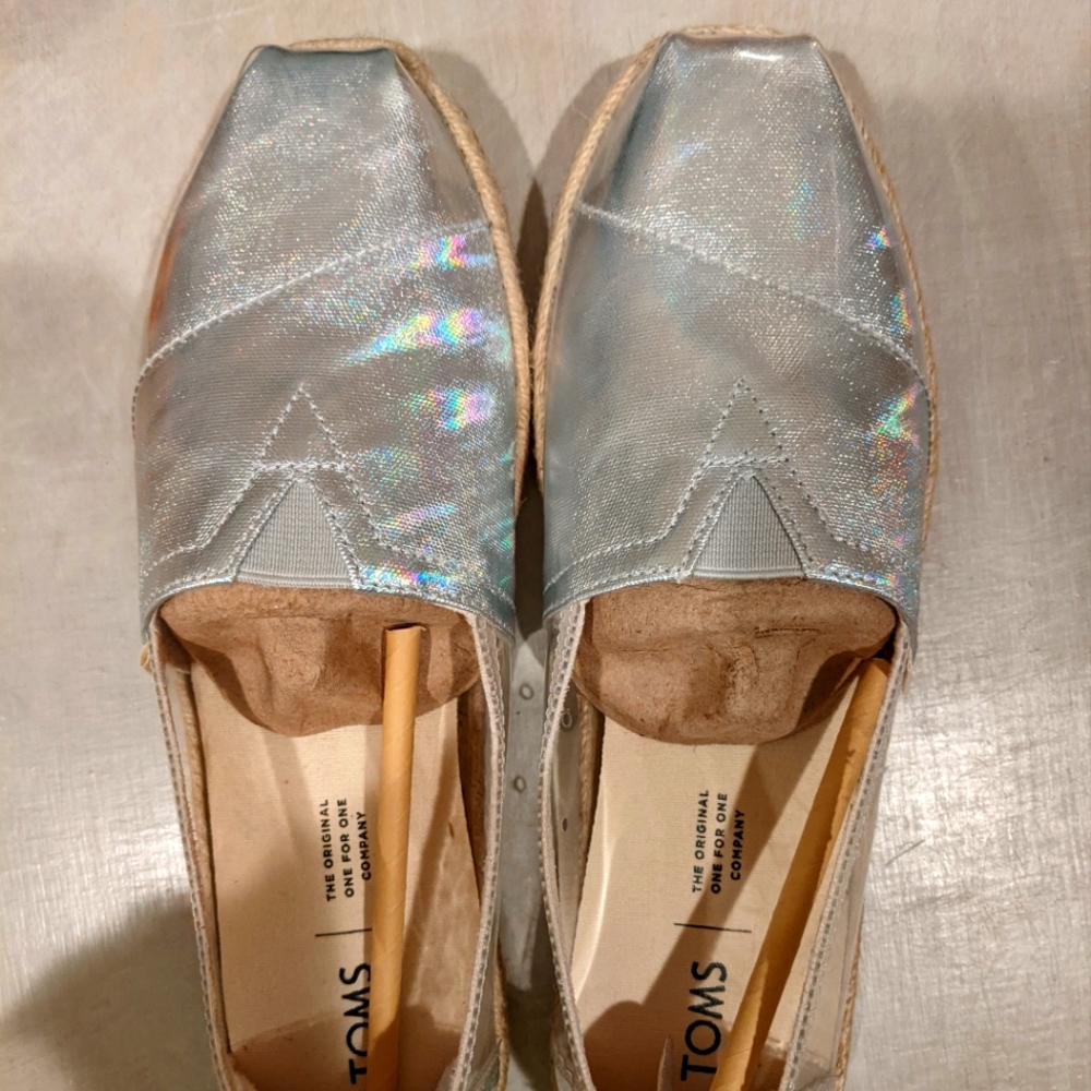 Toms
